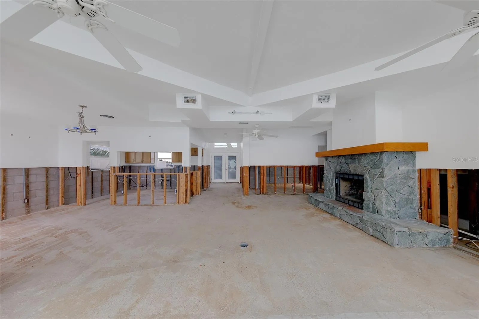 OPEN FLOORPLAN