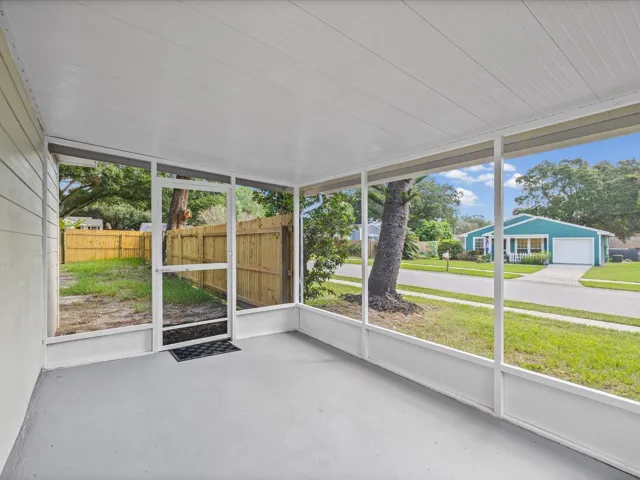 Screened Porch to the Backyard