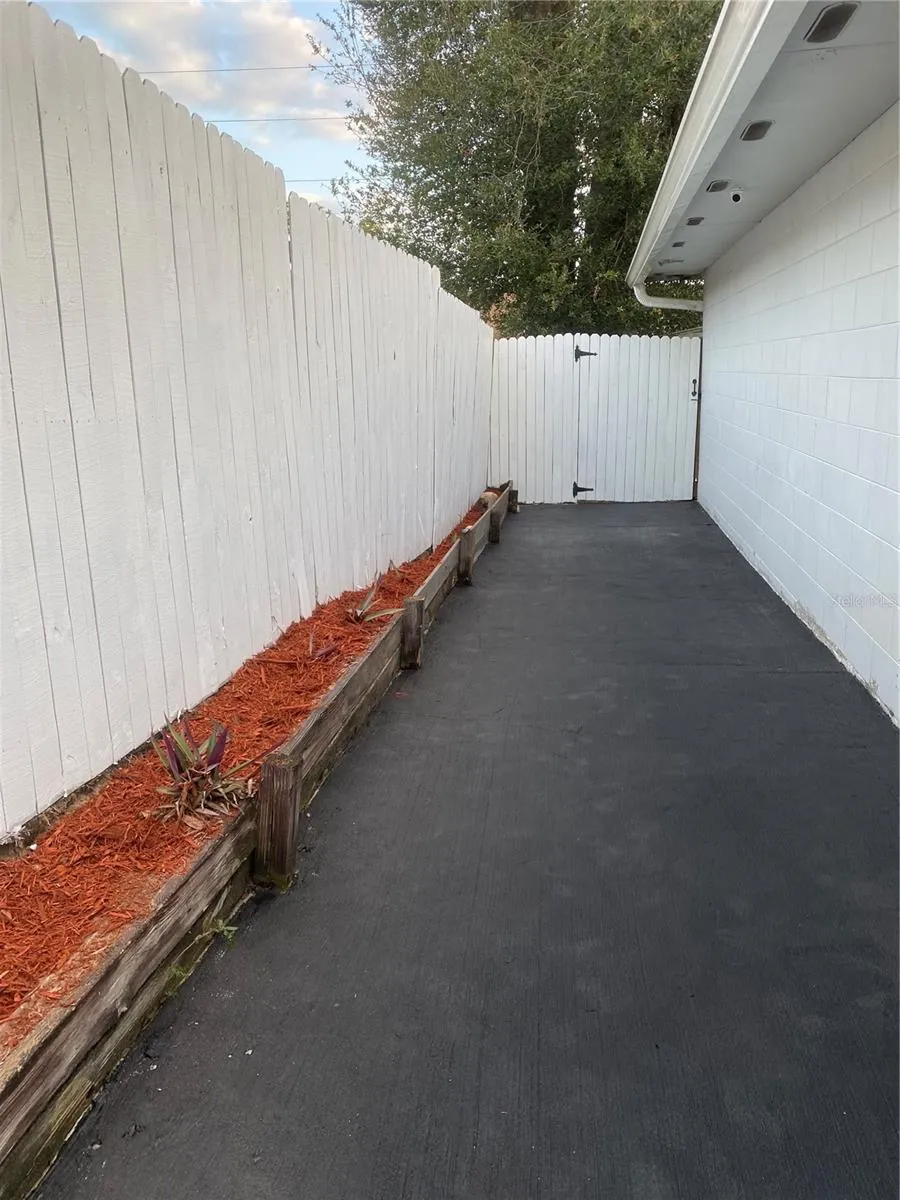 side area to door entry