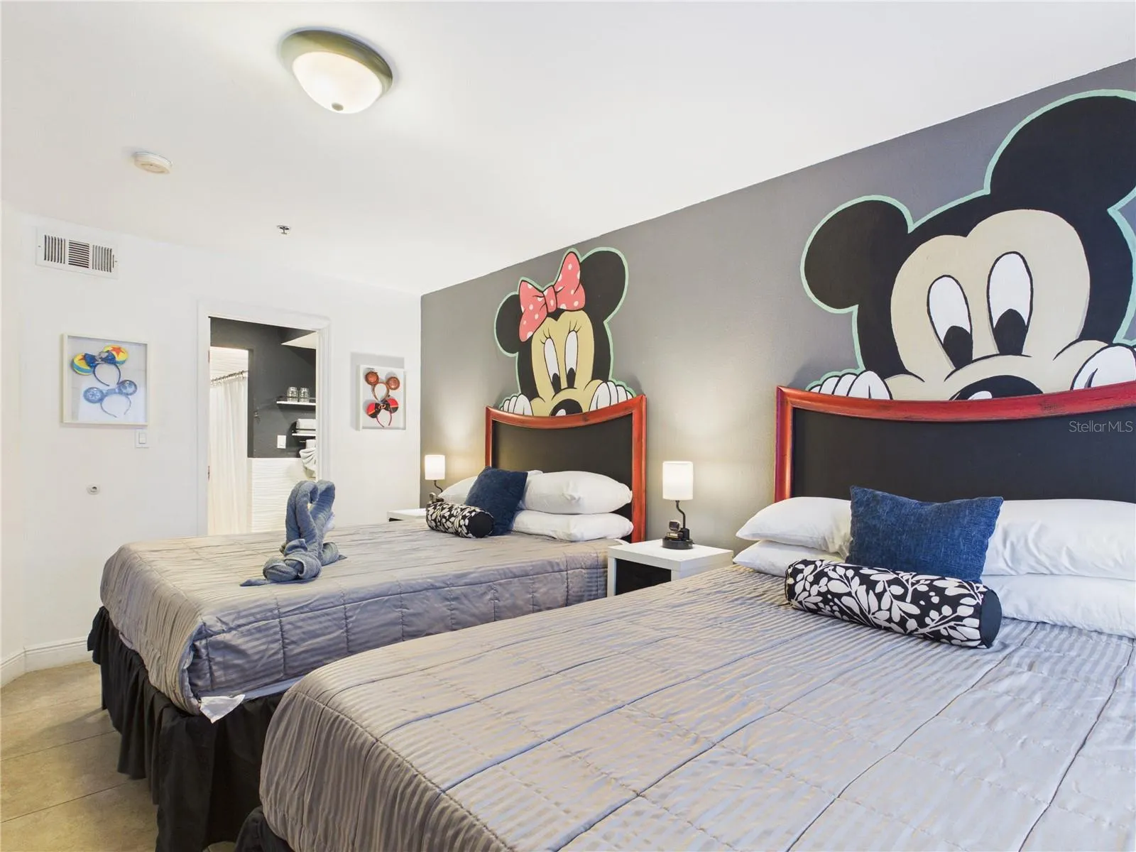 2 Queen Beds