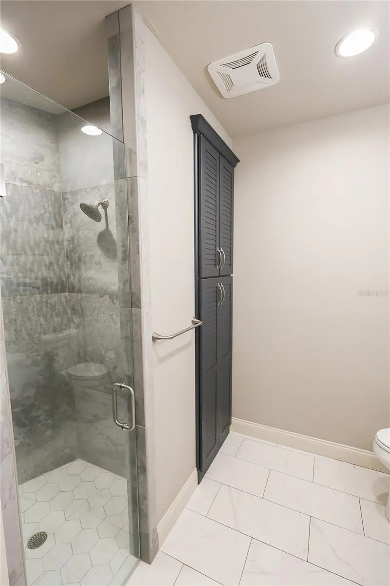 2nd Bathroom with shower