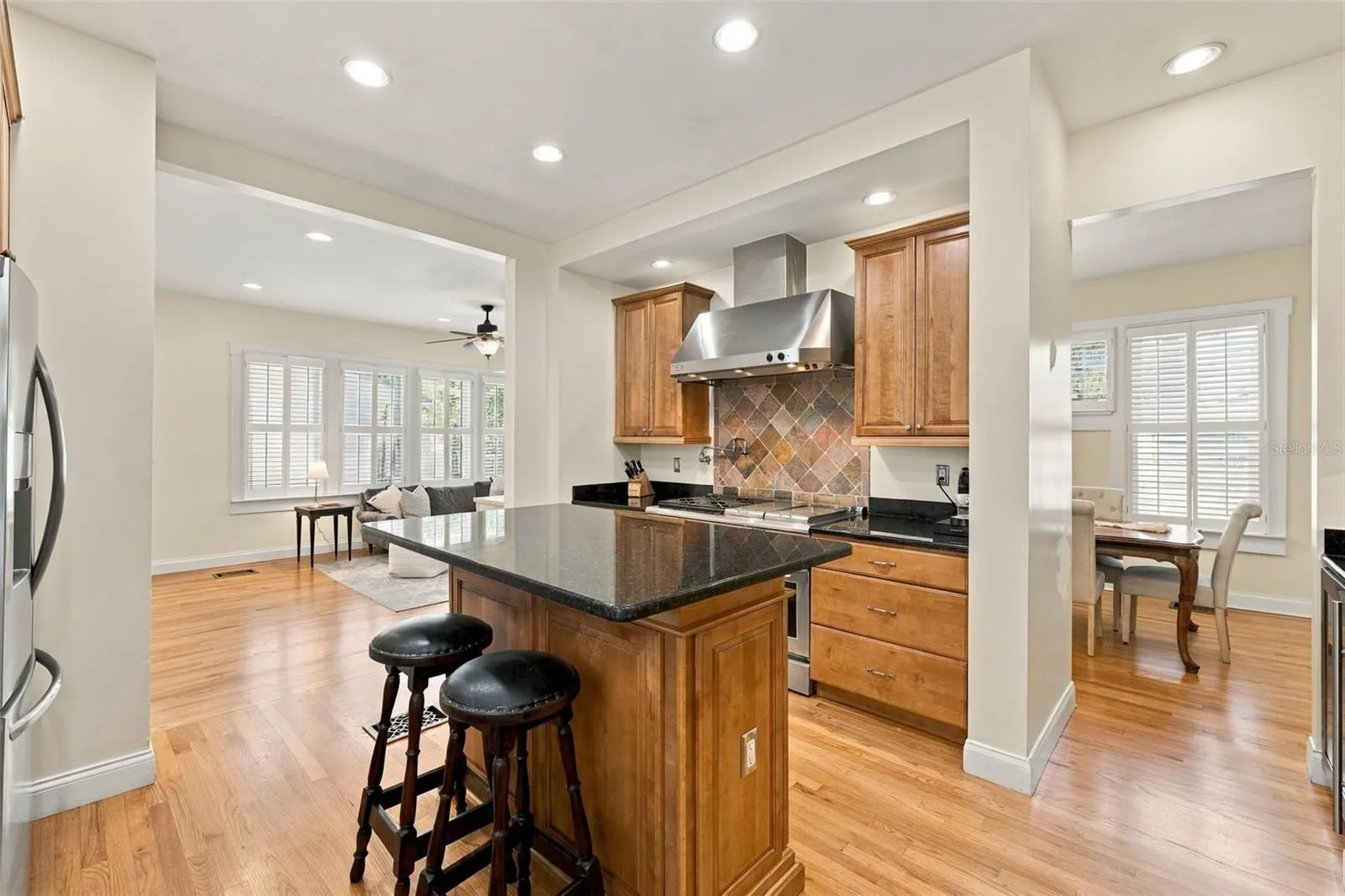 Kitchen - lots of cabinets!