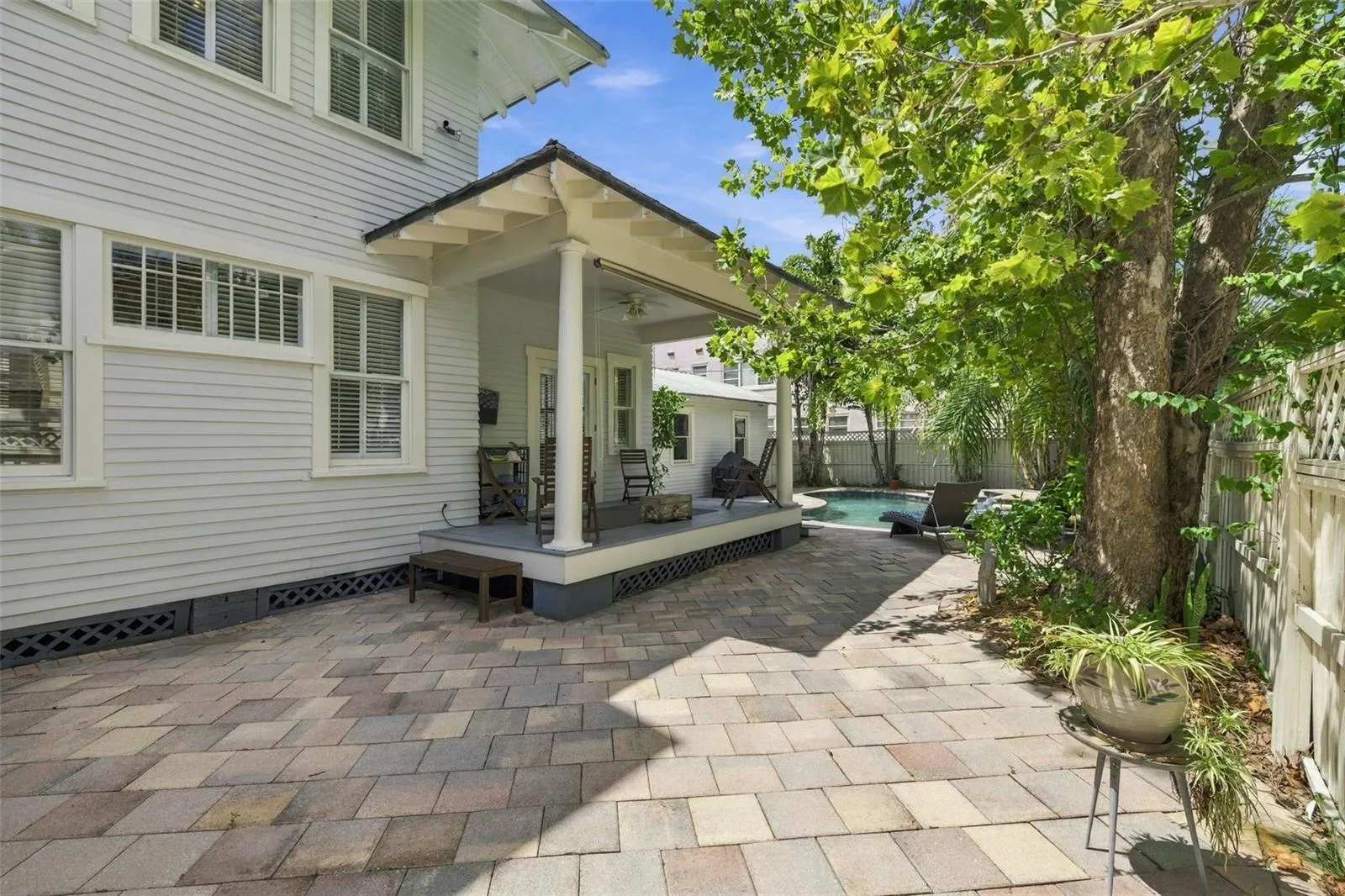 Lots of porches!