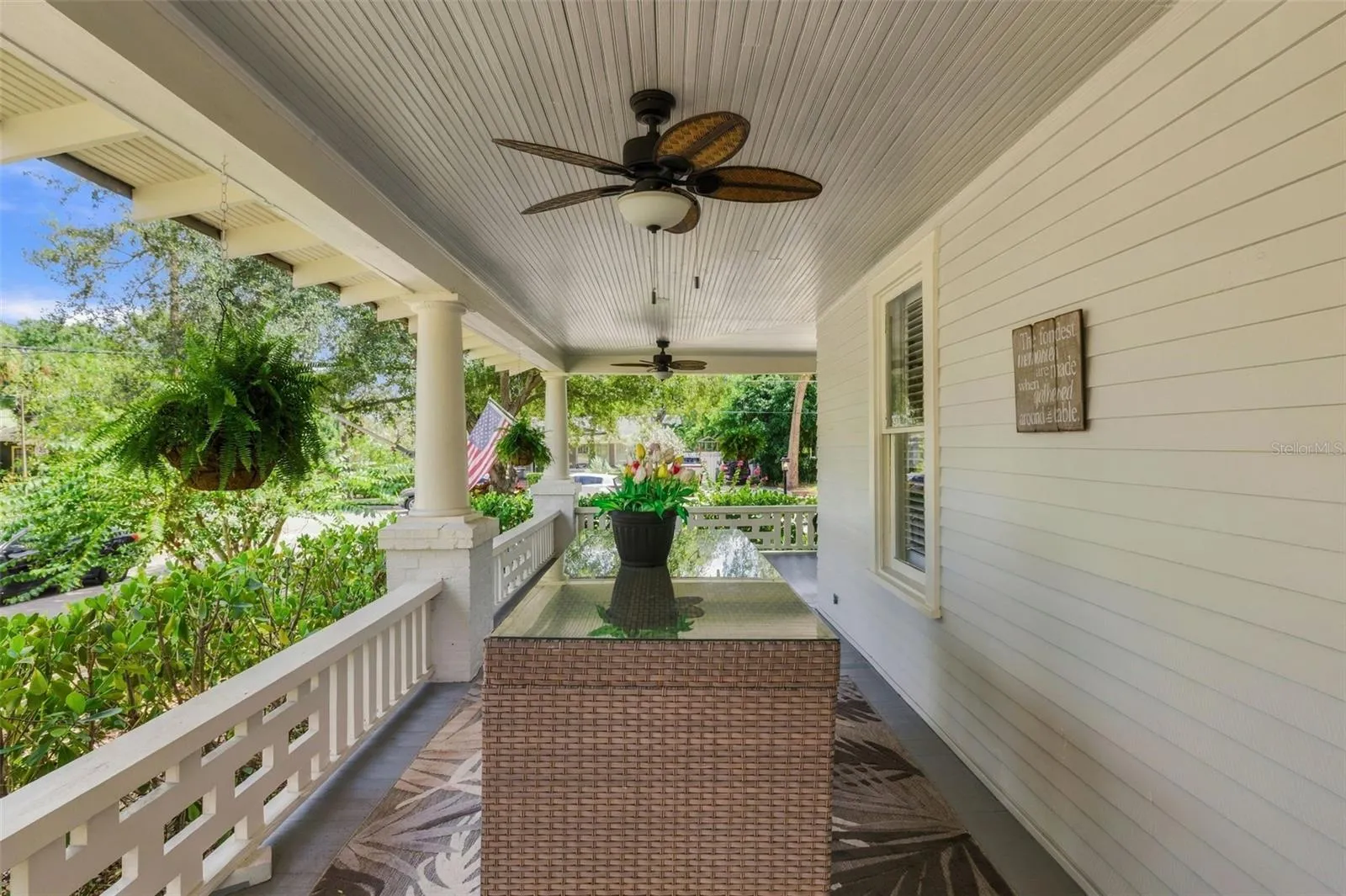 Lots of porches!