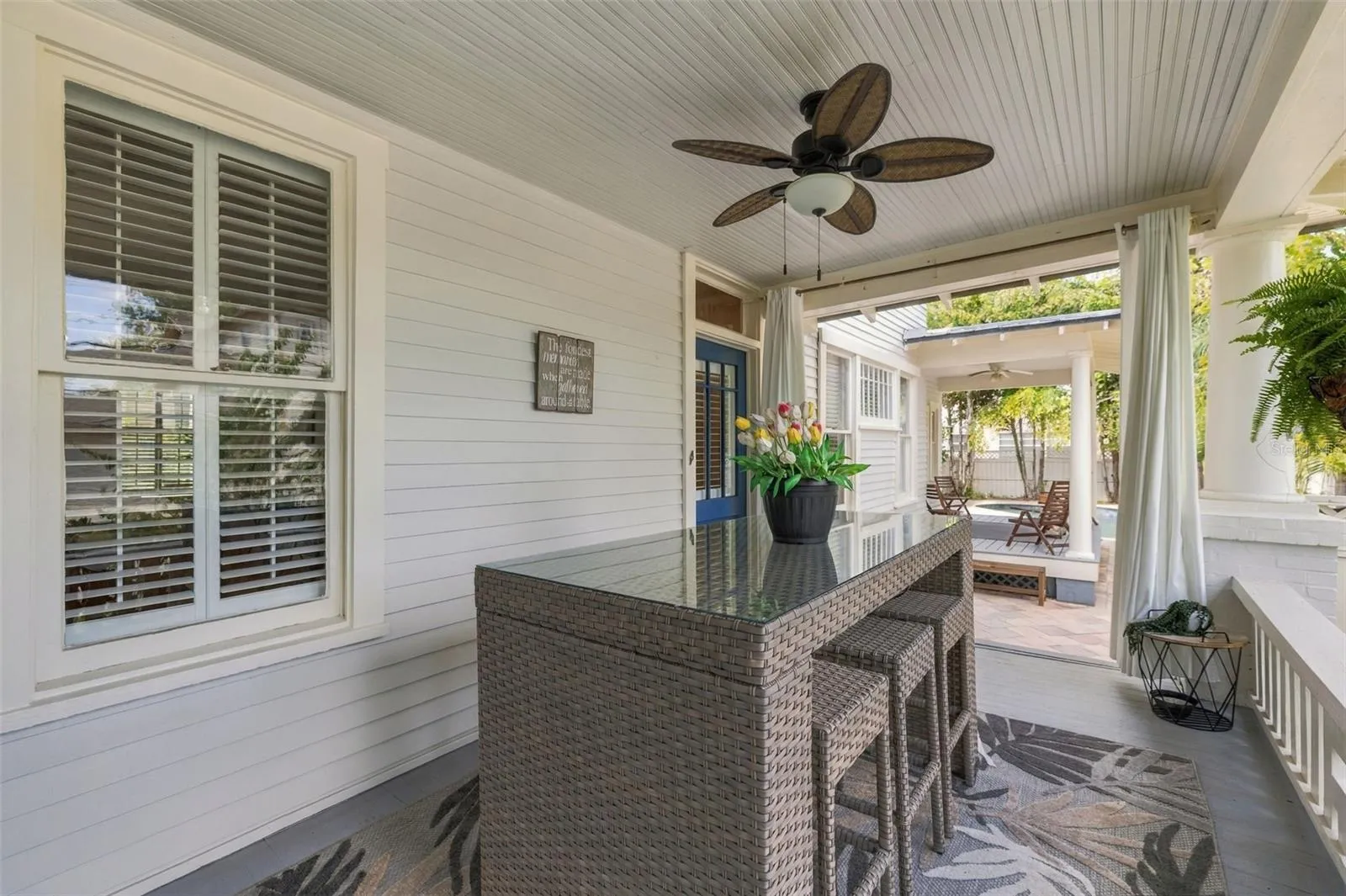 Lots of porches!