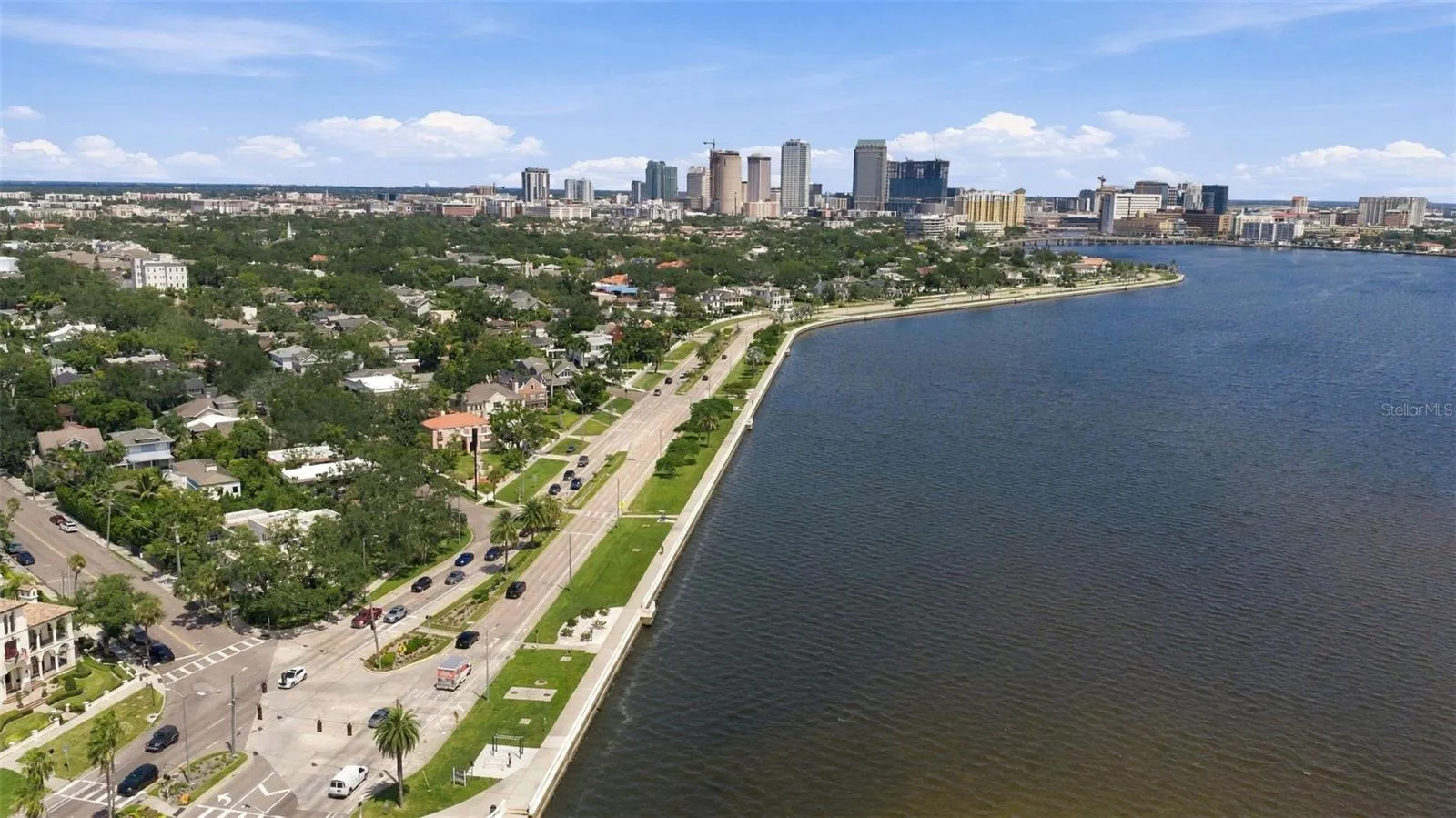 Bayshore Blvd: longest running sidewalk