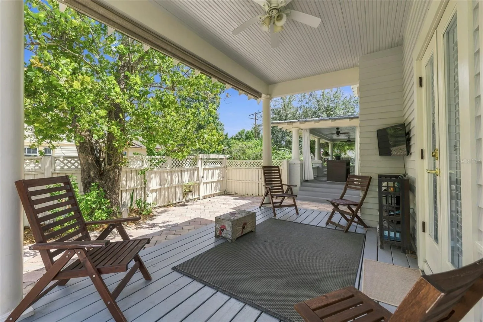Lots of porches!