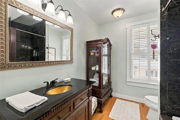 Guest full bathroom - 2nd floor