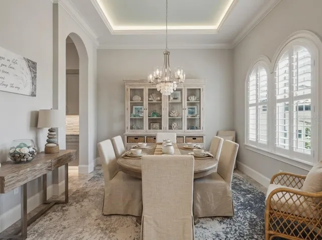 VIRTUALLY STAGED DINING ROOM