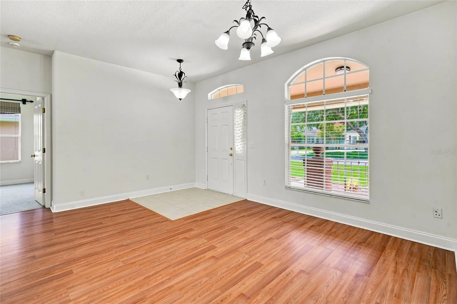 Foyer/Dining Room
