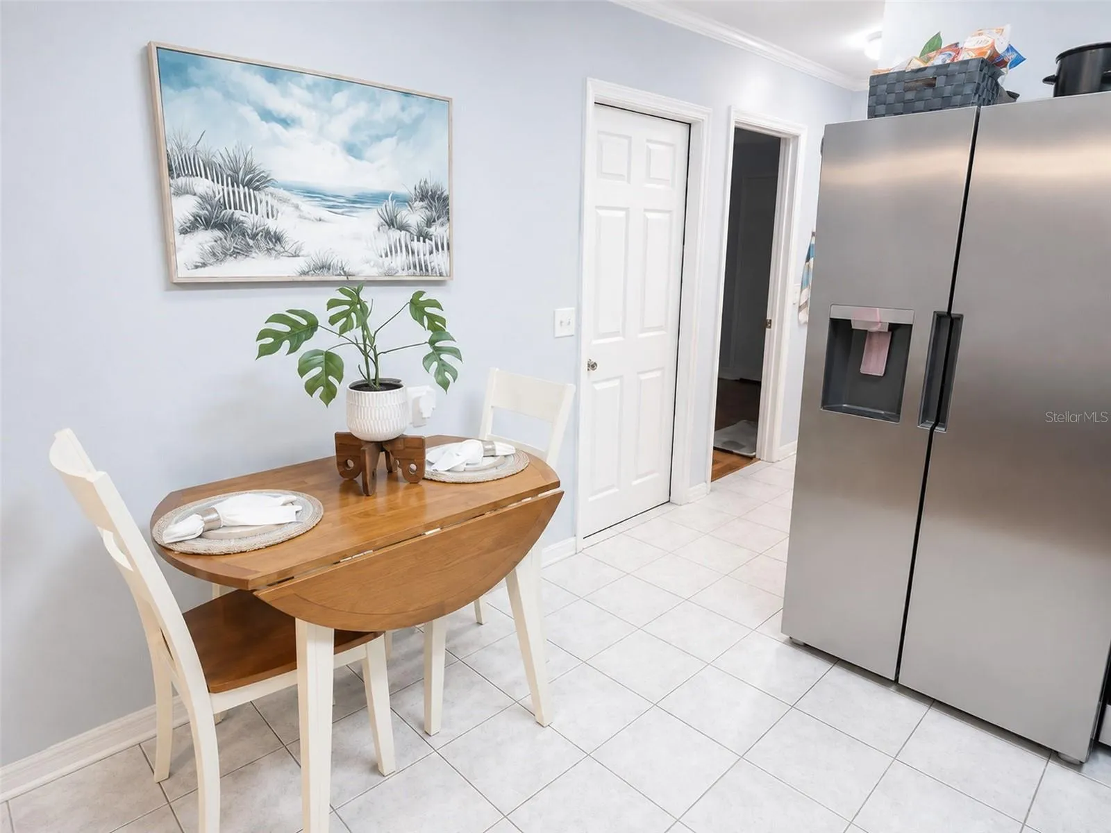 Reference for eat in space or use this area for additional cabinets or living area