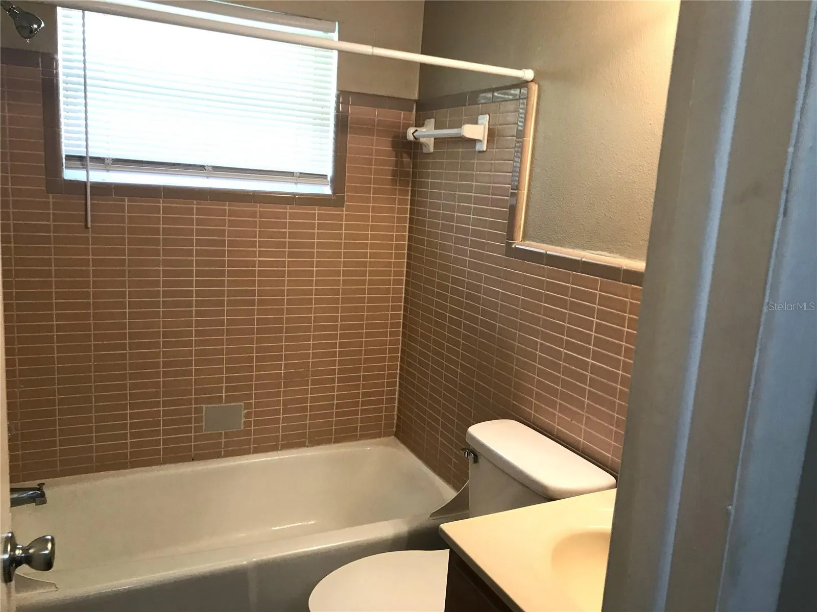BATHROOM TUB SURROUND