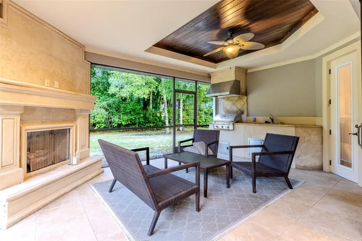 Outdoor kitchen &amp; fireplace