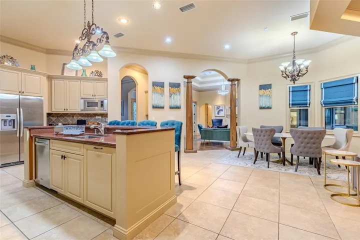 Kitchen &amp; dining combo