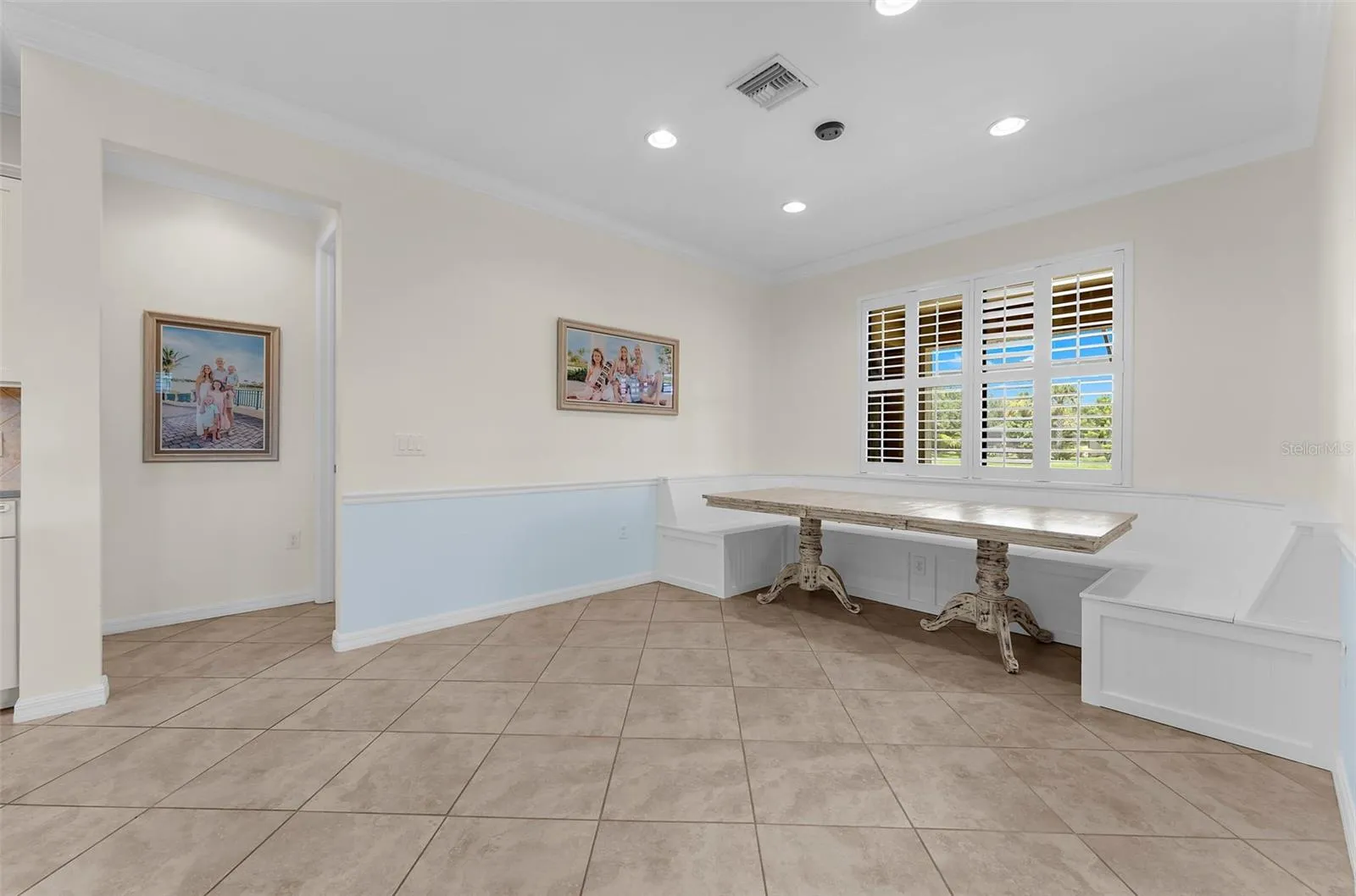 Dining Room W/ Built In Seating/Storage