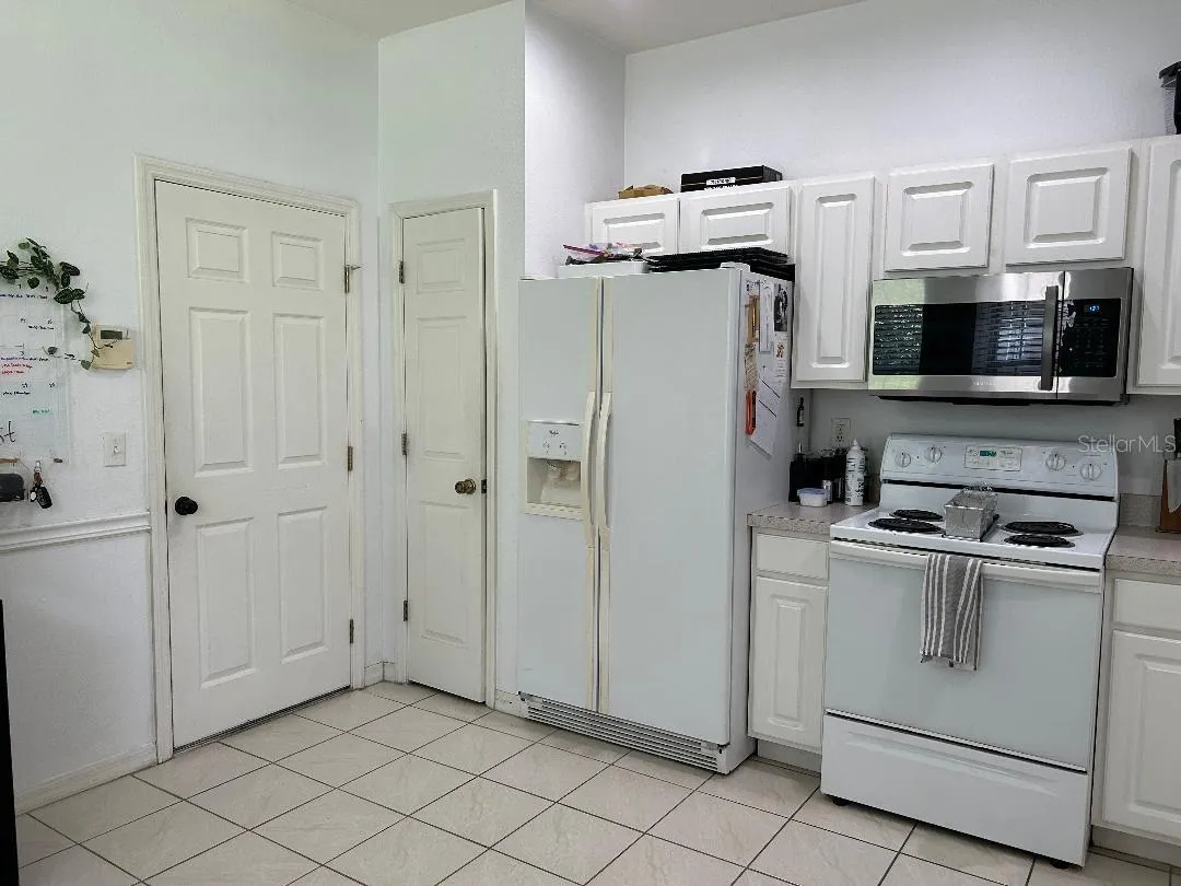 Kitchen with eat in area