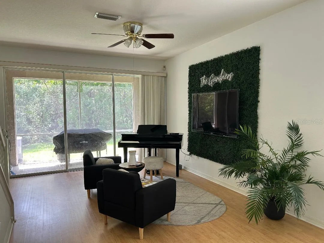 Laminate flooring 1st flr.