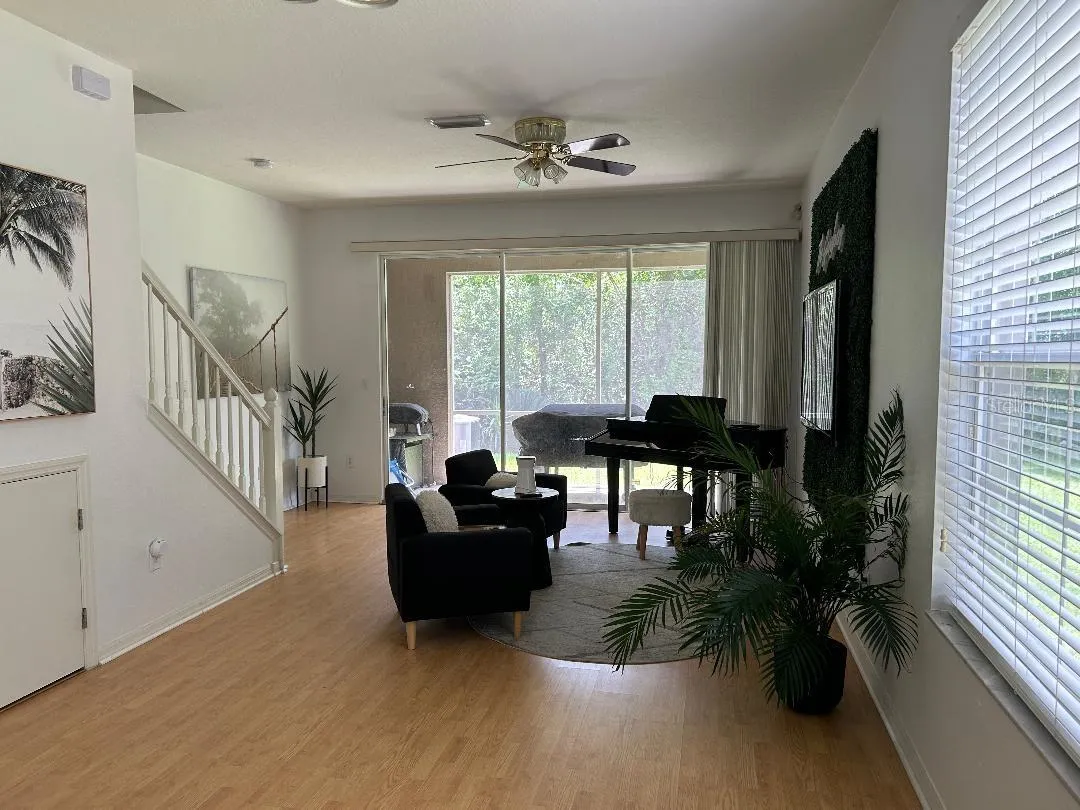 Living/dining area