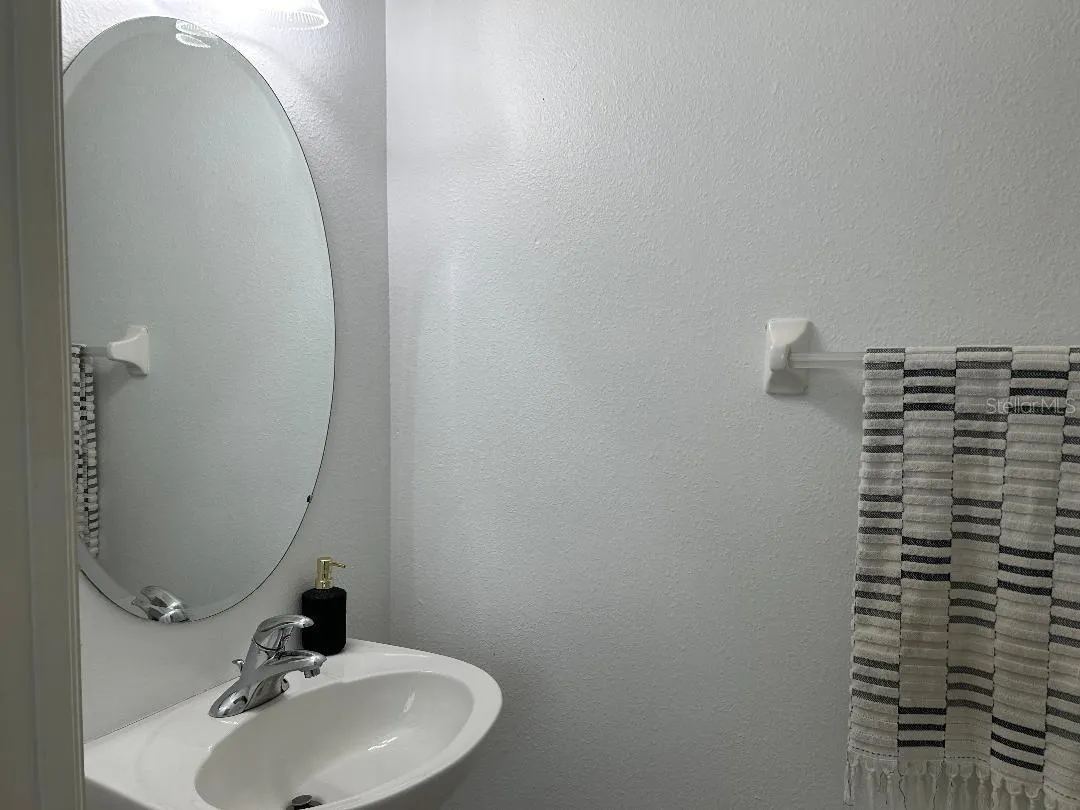 1/2 bath ist floor
