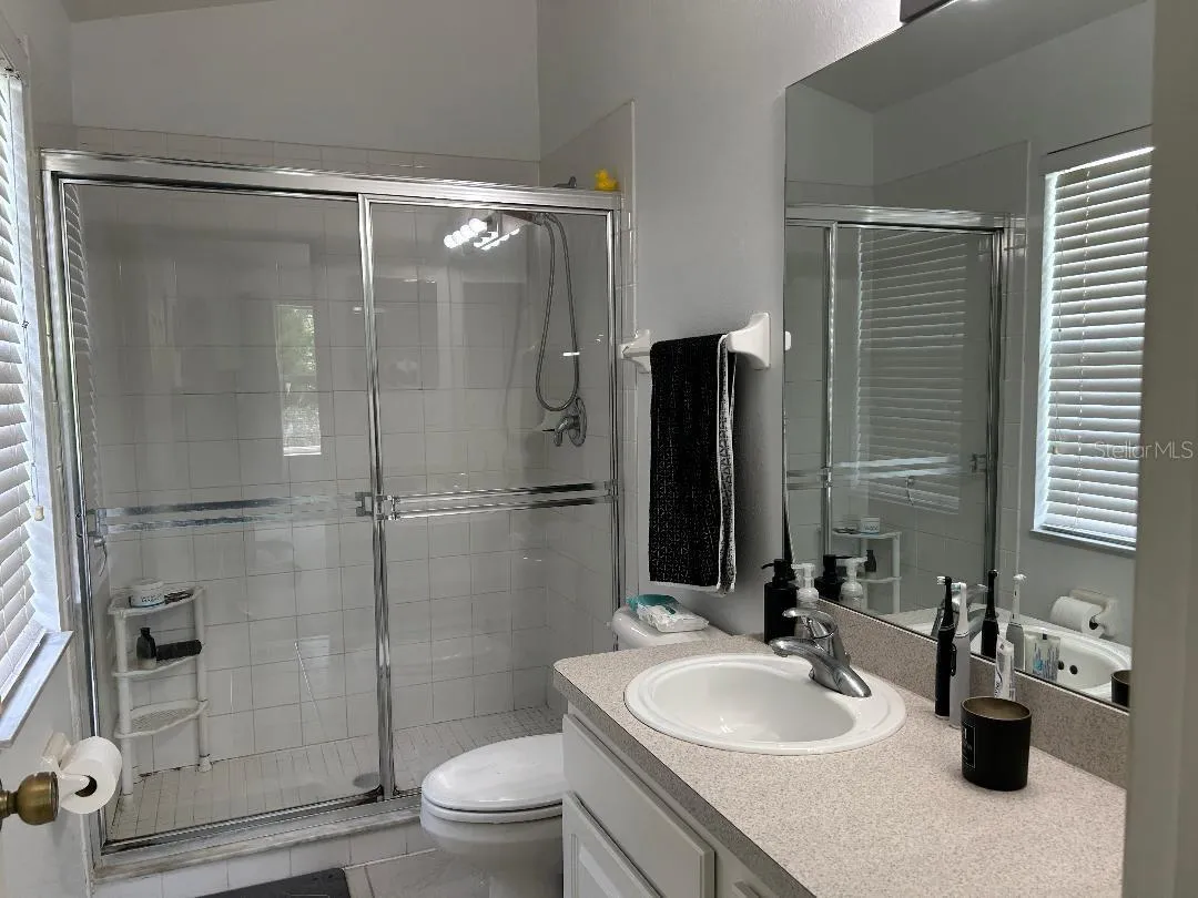 Master en-suite bath