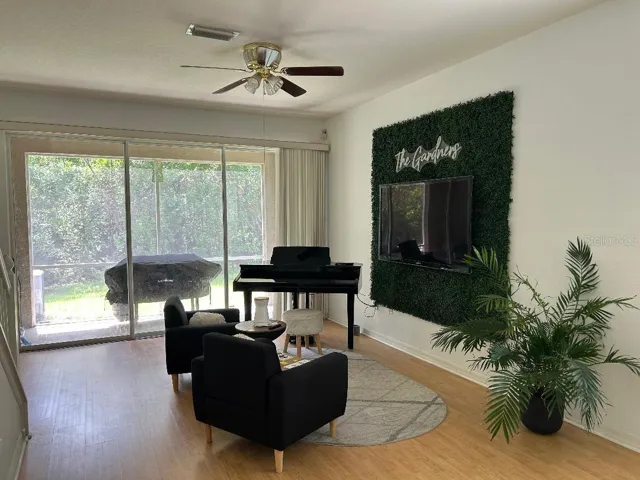 Laminate flooring 1st flr.