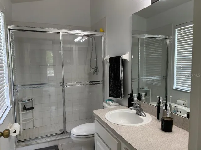 Master en-suite bath