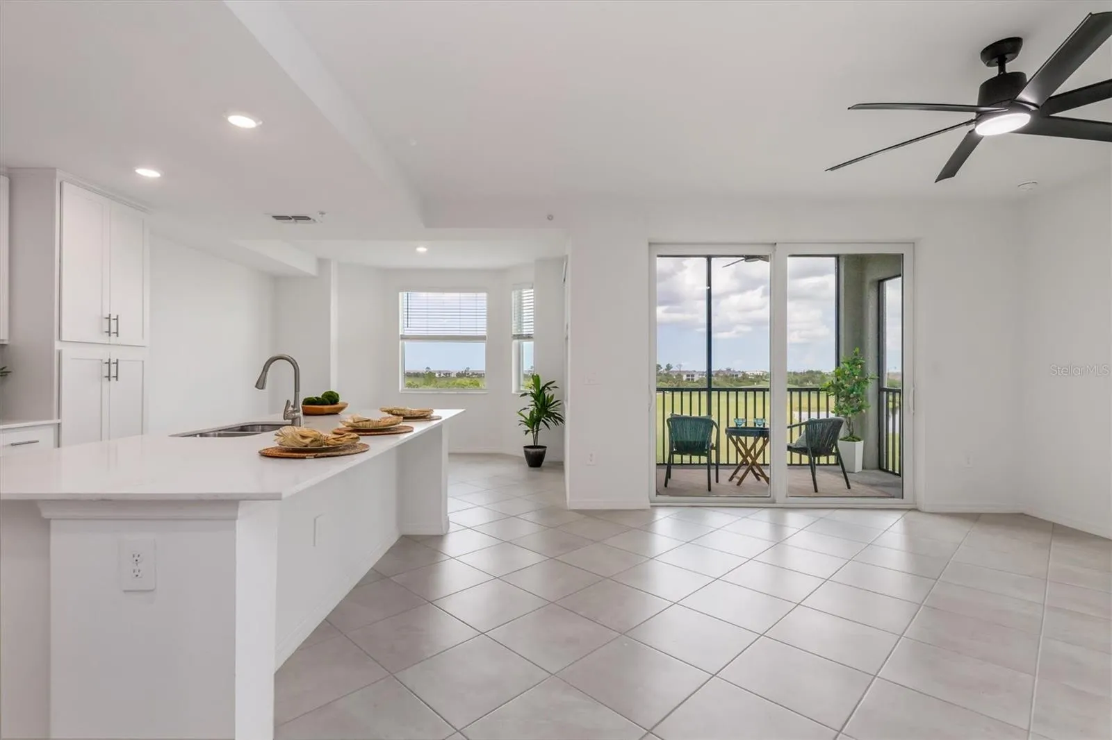 Open floor plan allows for great entertaining!