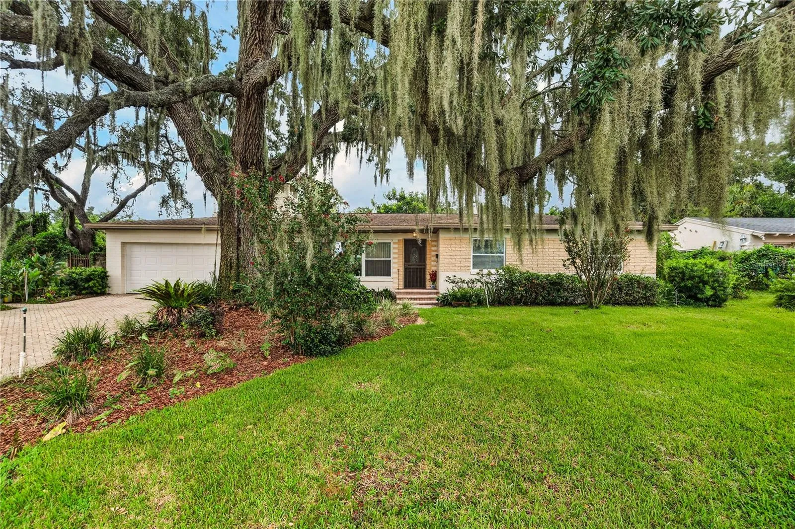 Welcome to 1205 Dorchester Street!