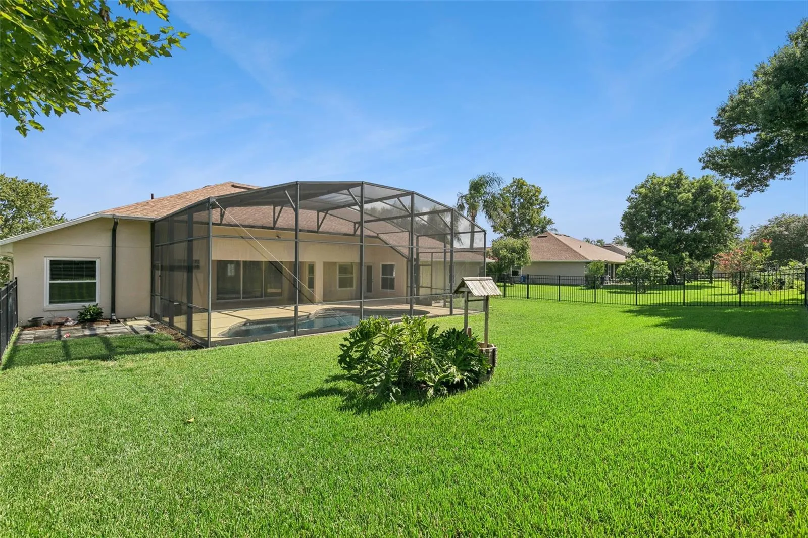 Large Backyard!