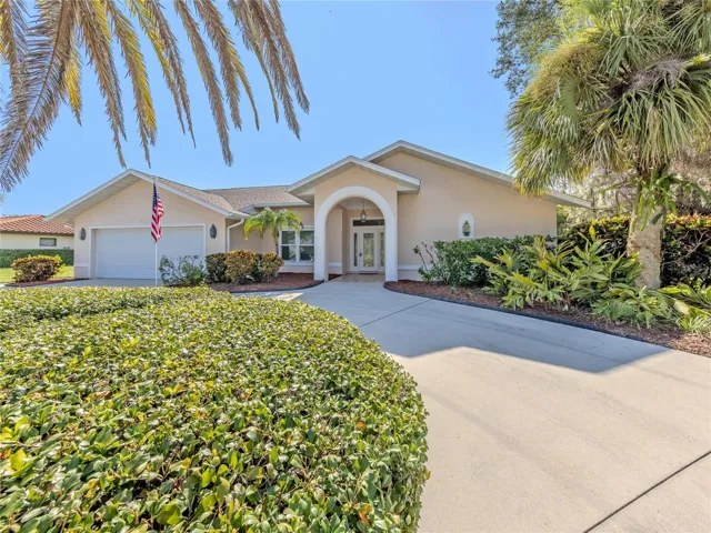 Large lot with circular driveway for plenty of parking