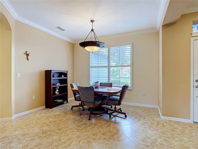 Dining Room w. Plantation Shutters