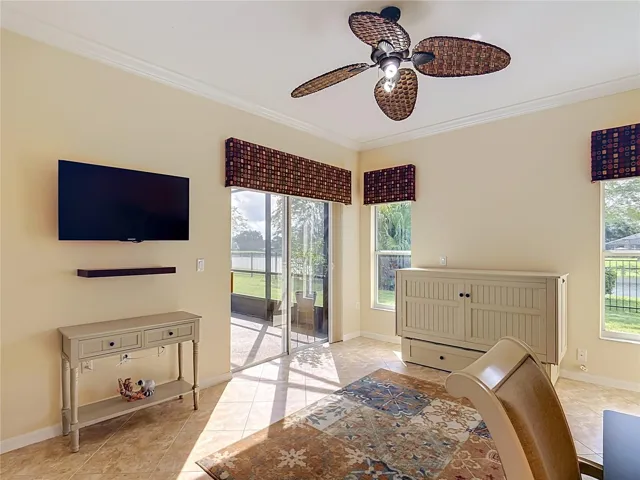 2nd Bedroom: Lanai Access