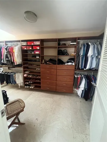 walking closet