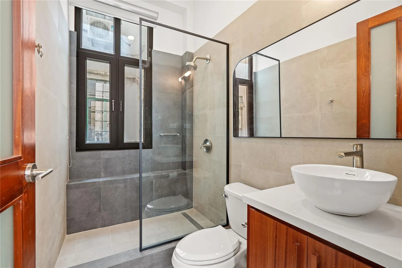 Edificio Plaza 302 | Secondary Bathroom