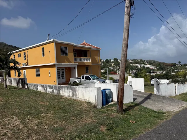Fachada frontal - Comunidad Mariani, Bo. Emajaguas / Front facade - Mariani Community, Emajaguas Ward