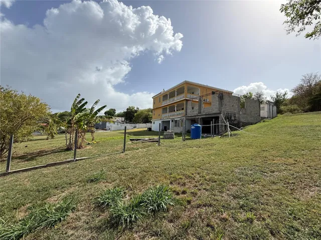 Solar llano con espacio para piscina o expansión / Level lot with room for a pool or expansion