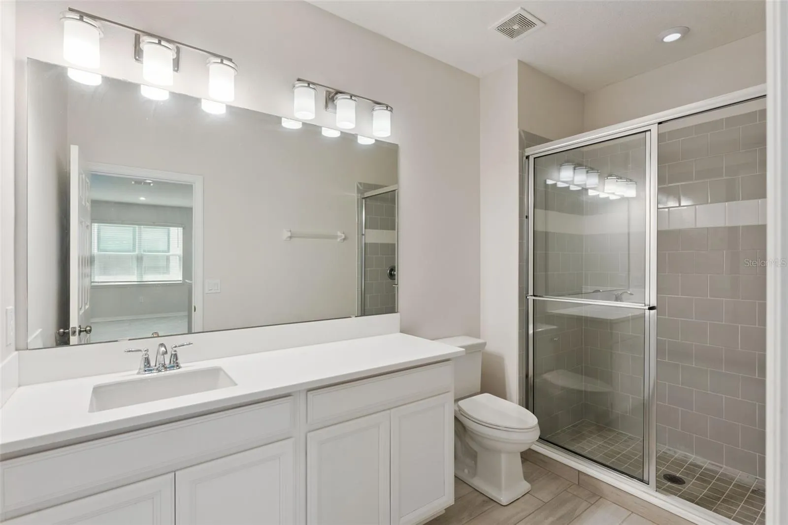 Upstairs Shared Bathroom