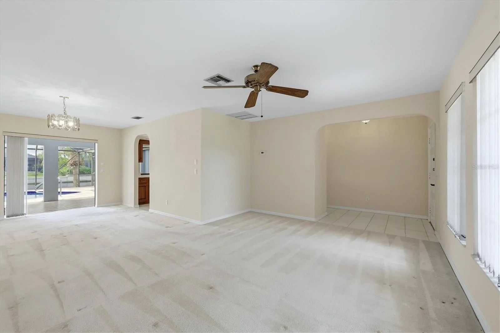 Front living/dining area