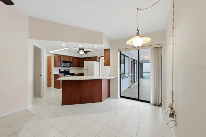 Breakfast bar to nook area