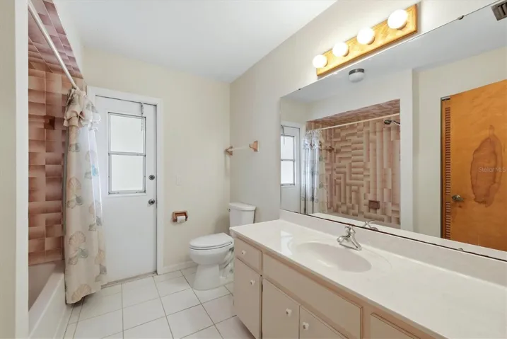 Guest/Pool bath