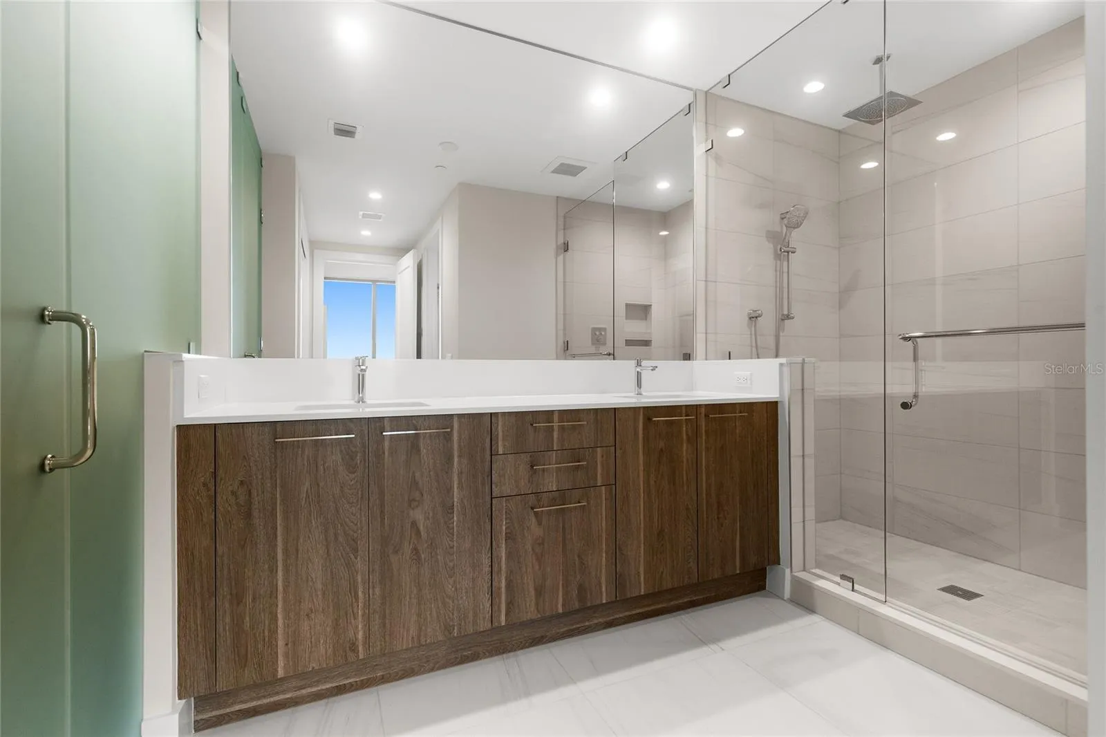 primary bath with shower