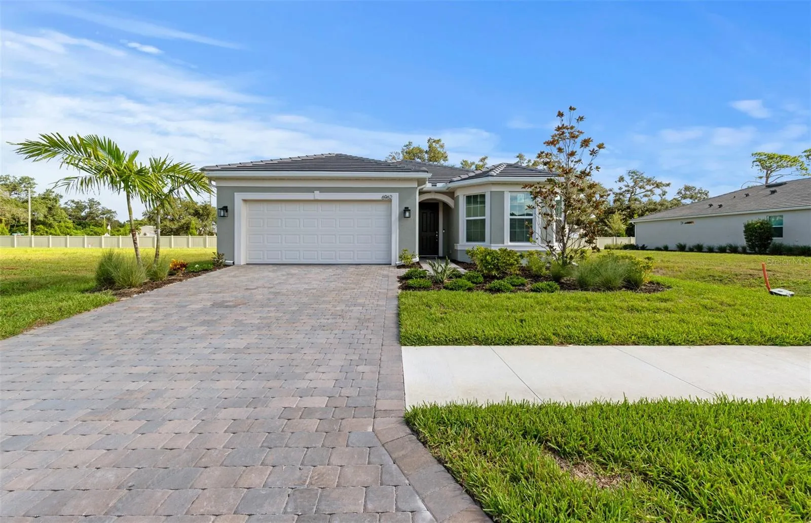 Come tour this beautiful Mystique!! Most popular!