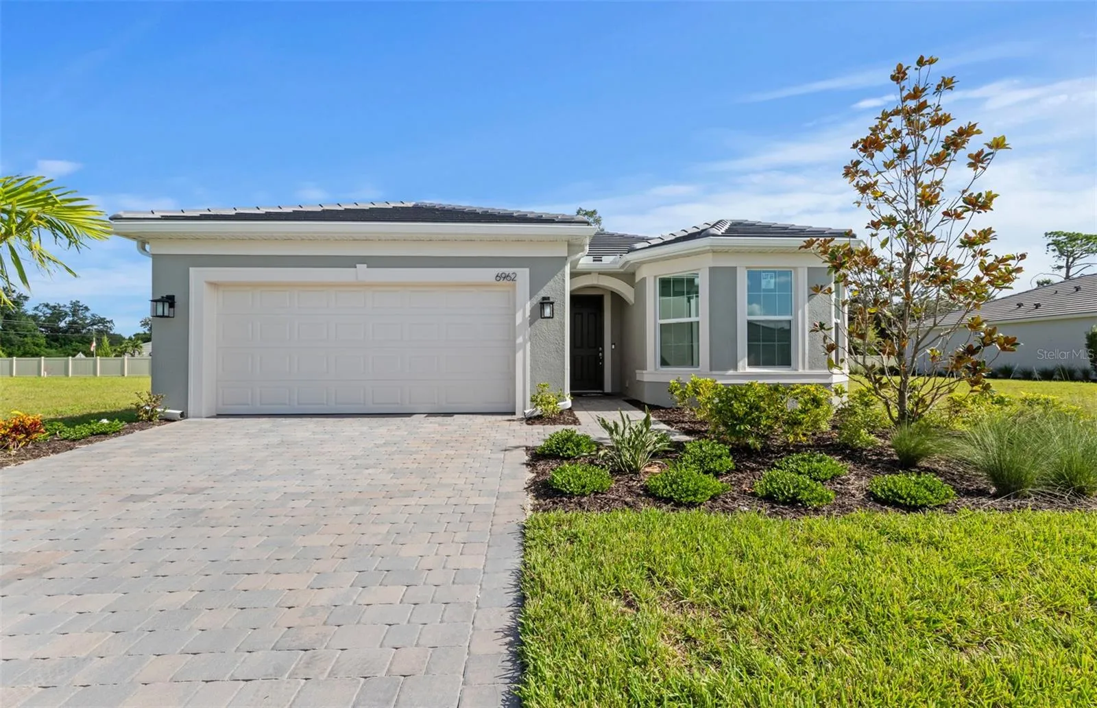 Come tour this beautiful Mystique!! Most popular!