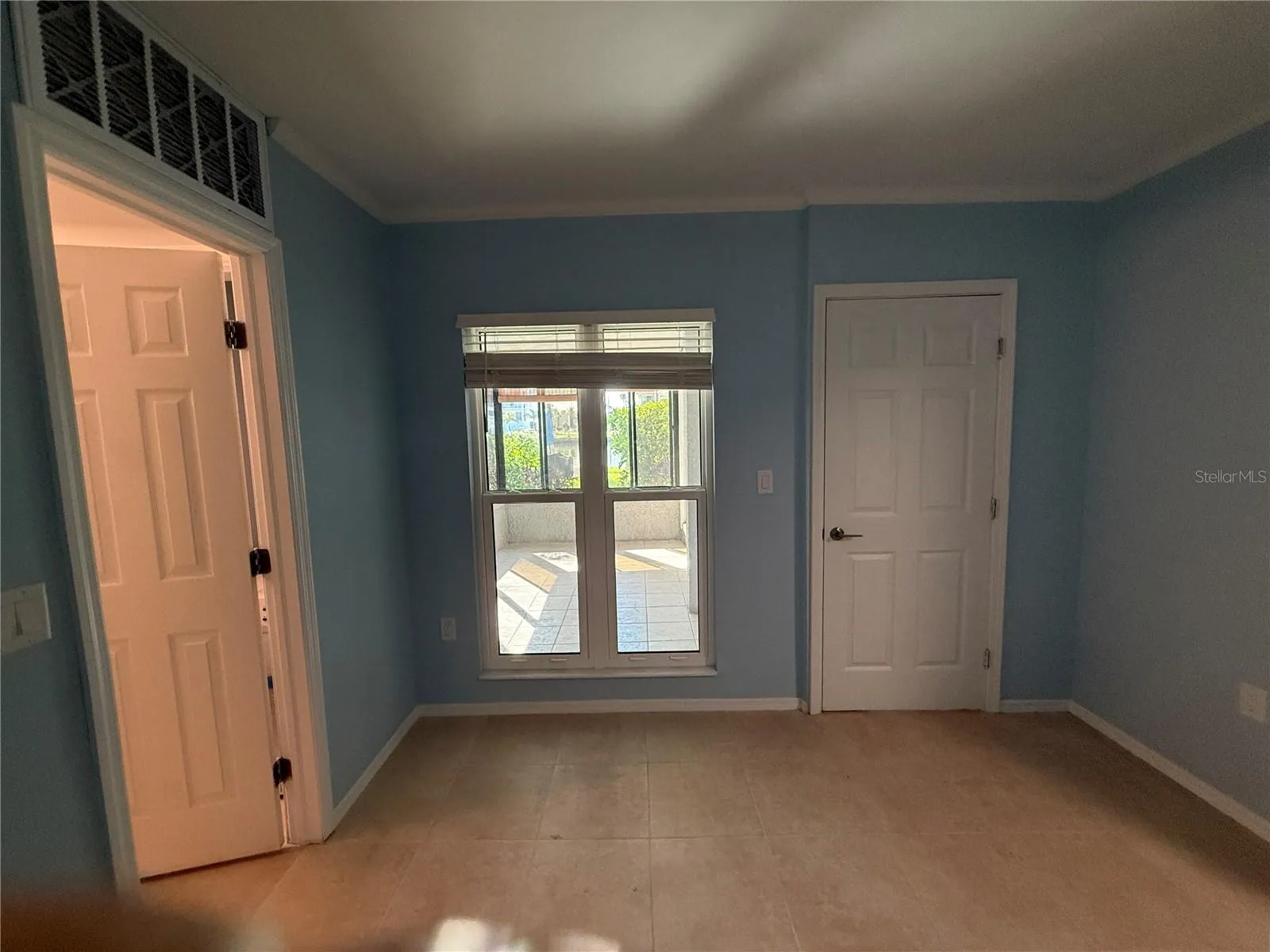 Bedroom overlooking lanai and water