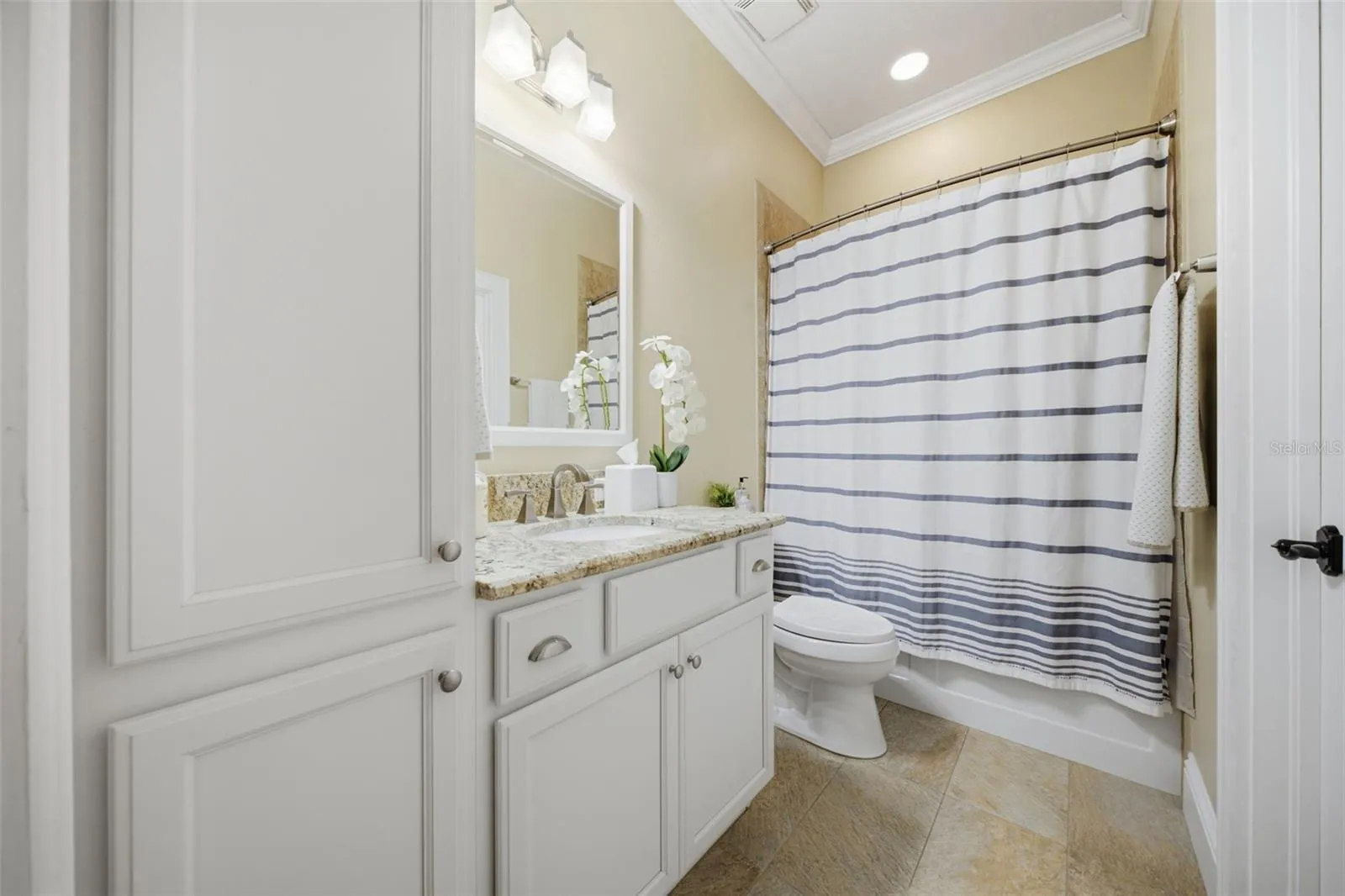 Guest bathroom.