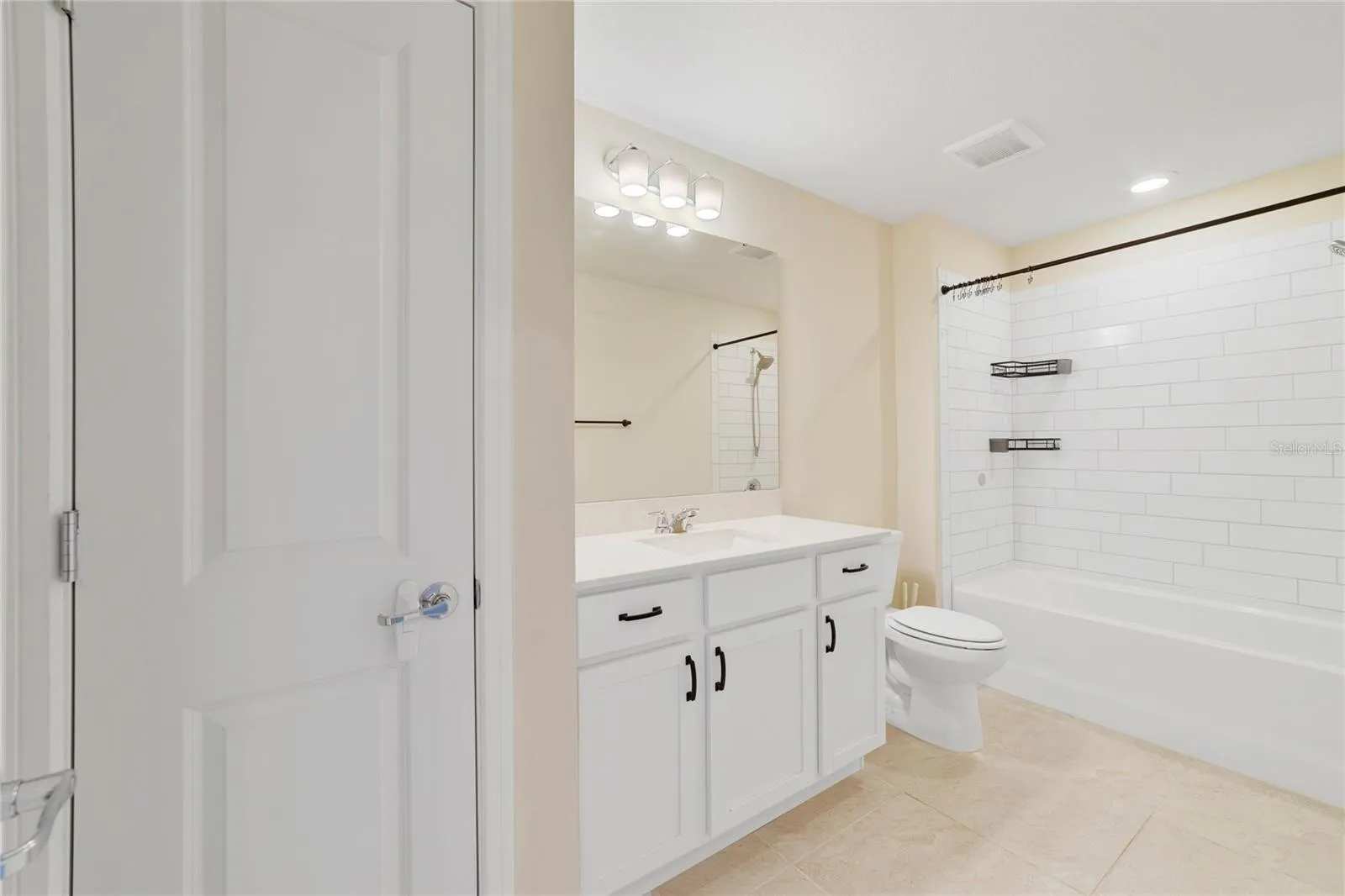 Full secondary bathroom upstairs