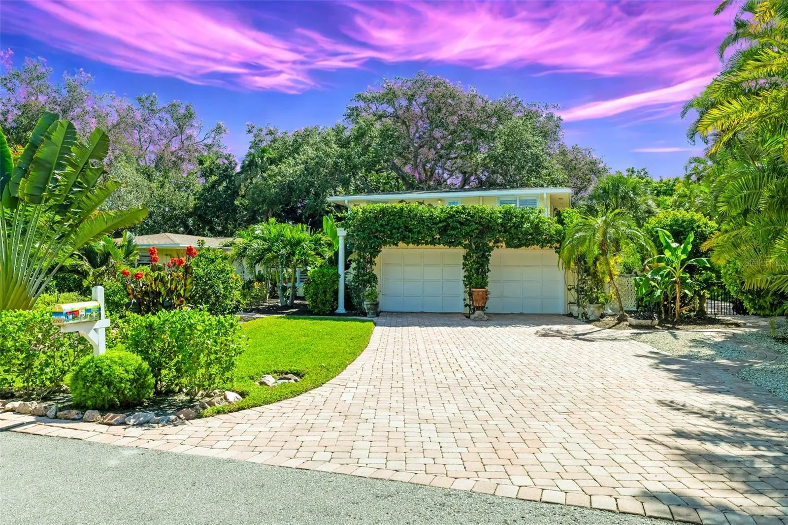 Welcome.... to your "Siesta Key Sunsets" home in Sarasota