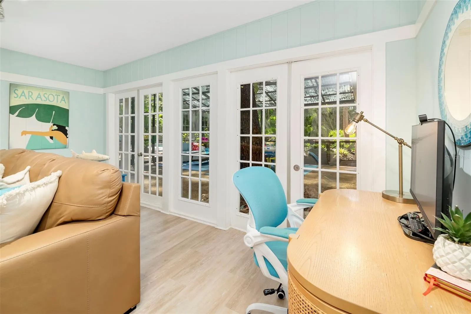 Direct access to the lanai