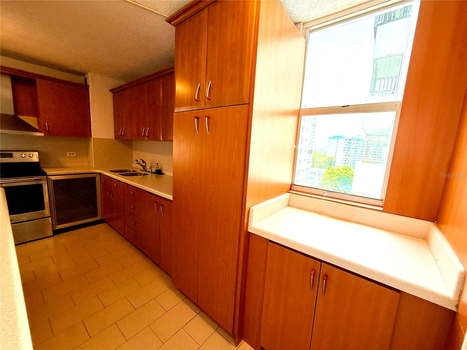 kitchen with cross ventilation
