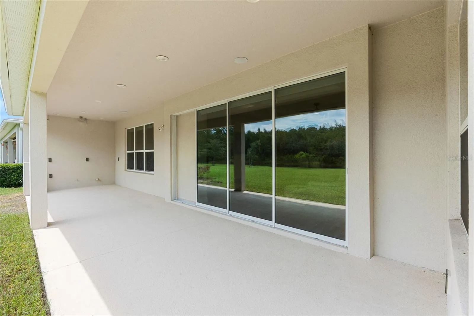 Large covered lanai.